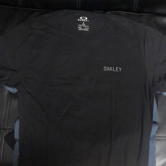 Oakley - Picture 5 of 6